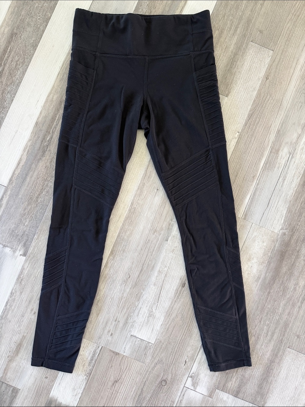 Athleta Salutation Stash Pocket 7/8 Moto Tights